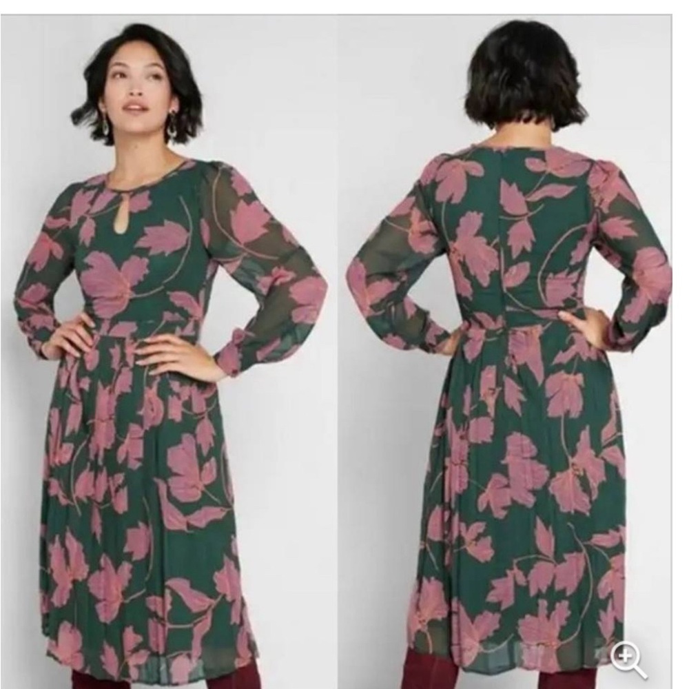New with Tags ..ModCloth Keen on Pleats Floral Print Midi Dress ..Size 2